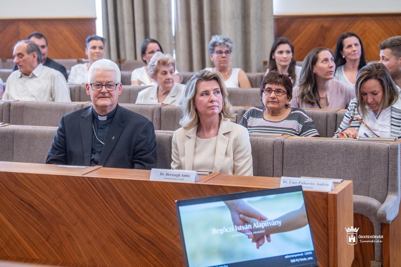 A Regőczi Alapítvány munkáját mutatták be a Városházán