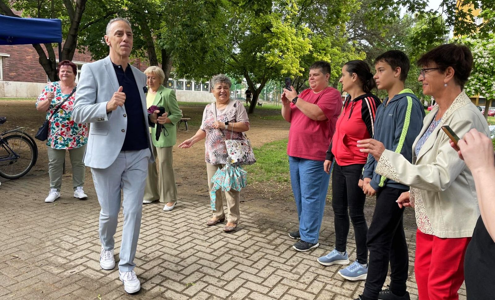 Széna téri forgatag Csonka Andrással