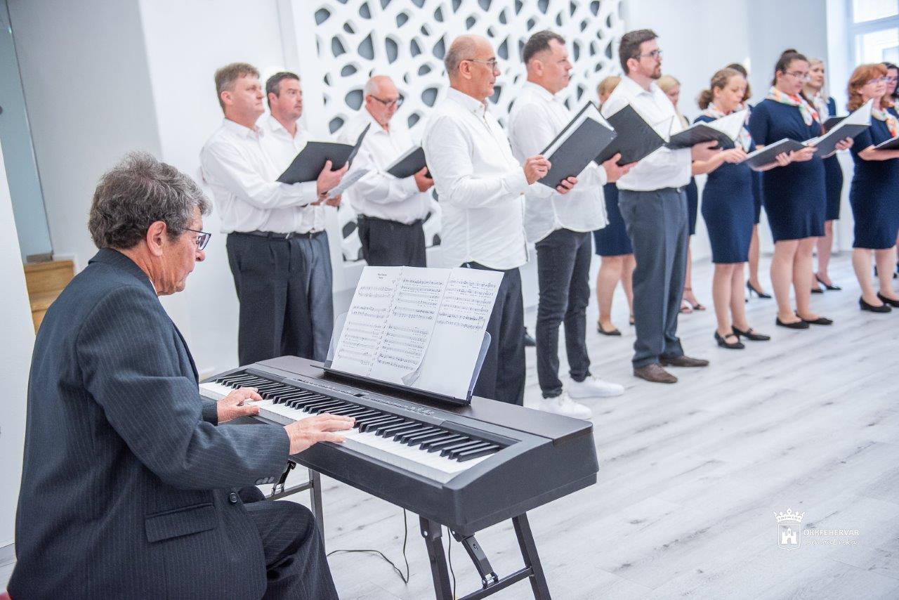 Nyárindító koncert a Comenius és a Primavera kórussal