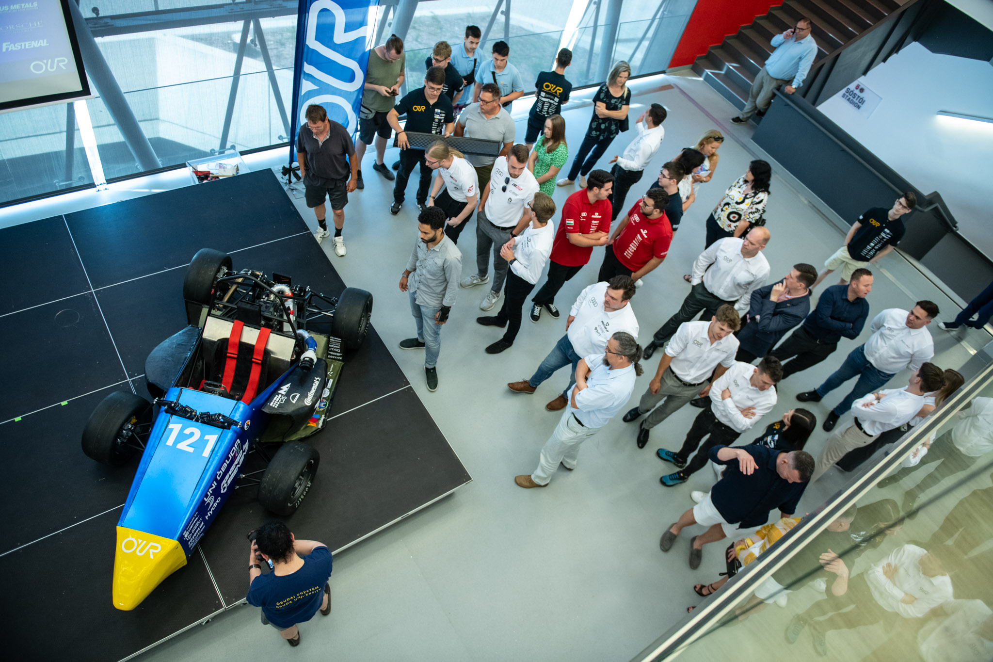 Fehérváron mutatta be a Formula Student versenyautóját az Óbudai Egyetem csapata