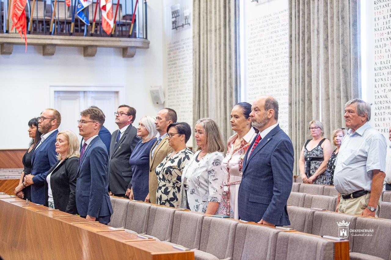 Átvették megbízóleveleiket a mandátumot szerzett képviselők és a város polgármestere