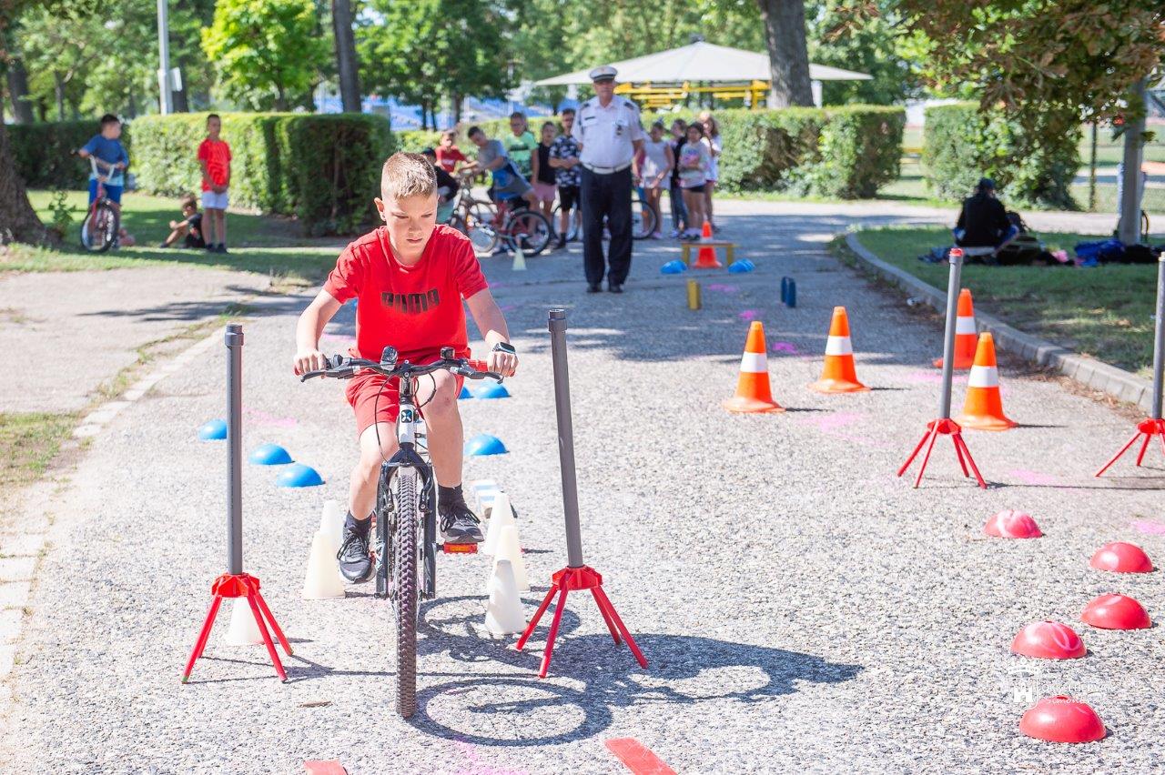 Lövészet és kézművesség a Napraforgó Városi Napközis Táborban