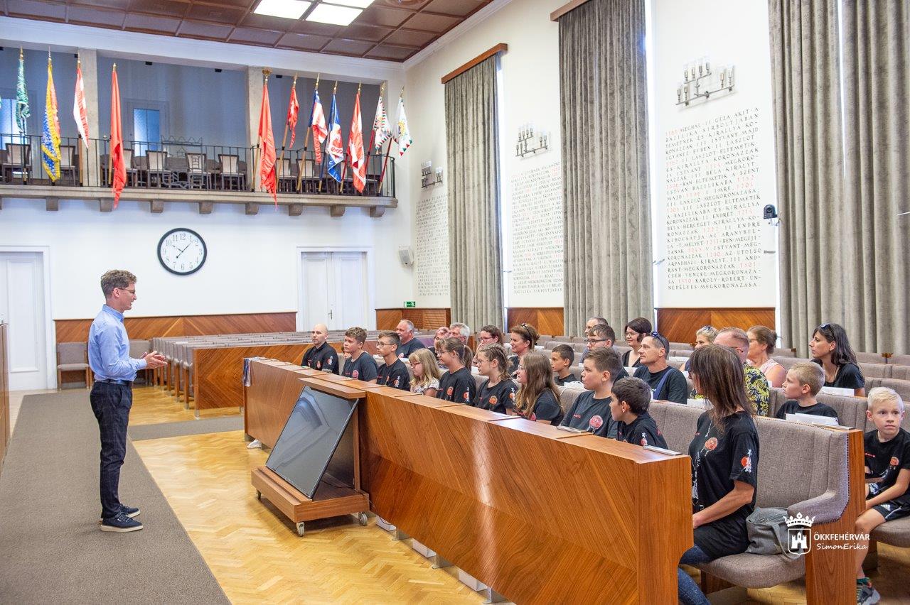 A Senshi Karate Do Egyesület karatékái a Városházán