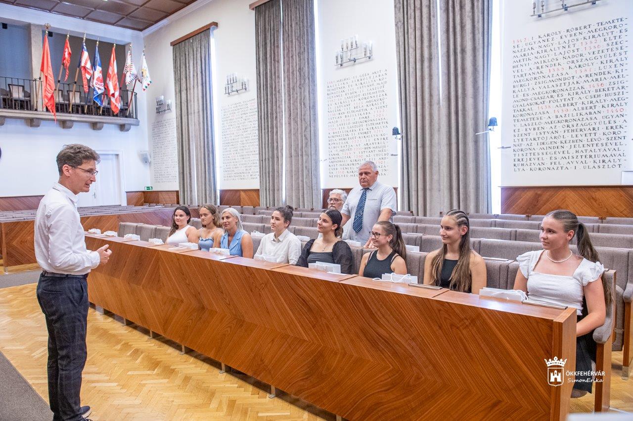 A Fehérvár Rugby Club női csapata a Városházán