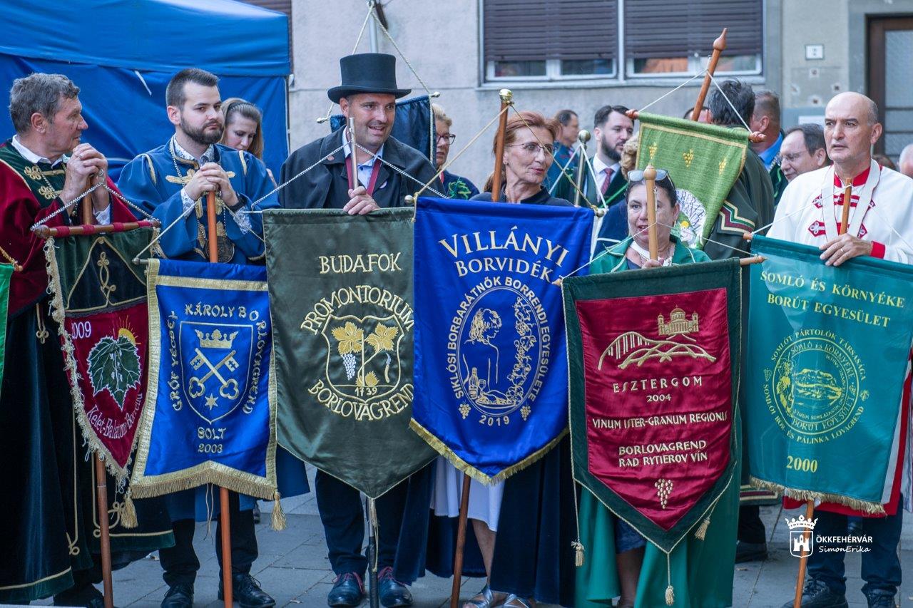 Borrendek országos találkozója és felvonulása