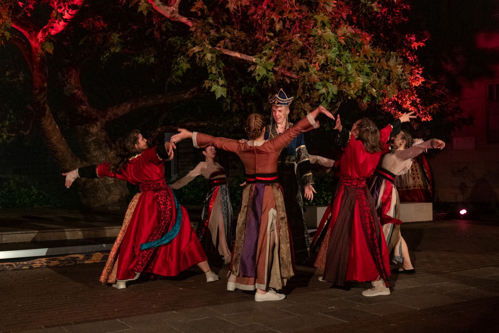 Árpád-házi históriák a koronázó városban