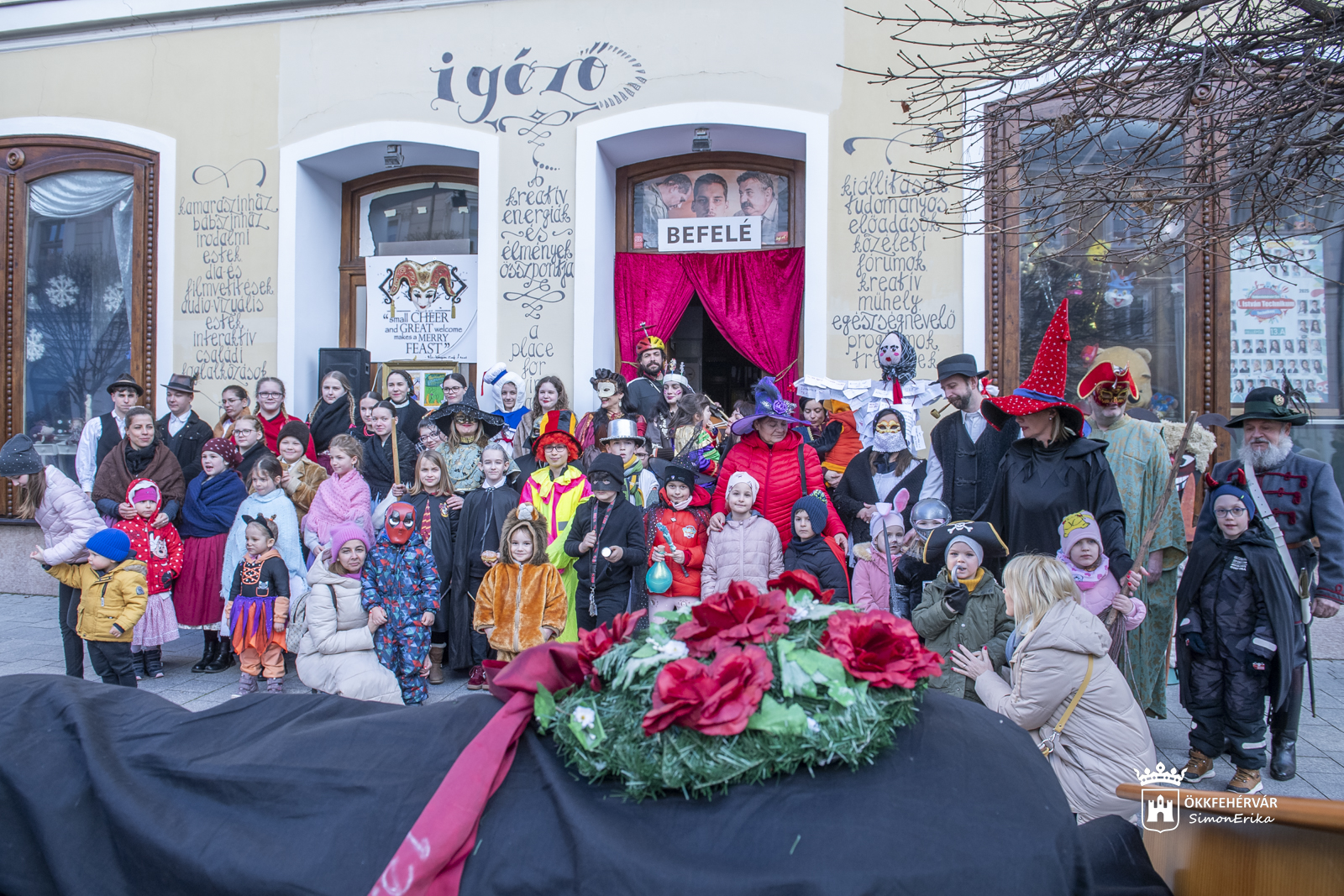 Farsangfarki felvonulás a Szabad Színház vezetésével
