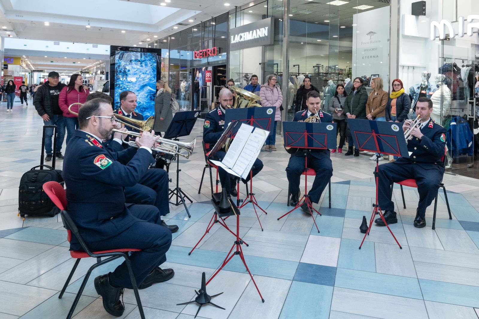 Vándorkiállítás nyílt a tűzoltóképzésről és a tűzoltózenekarról