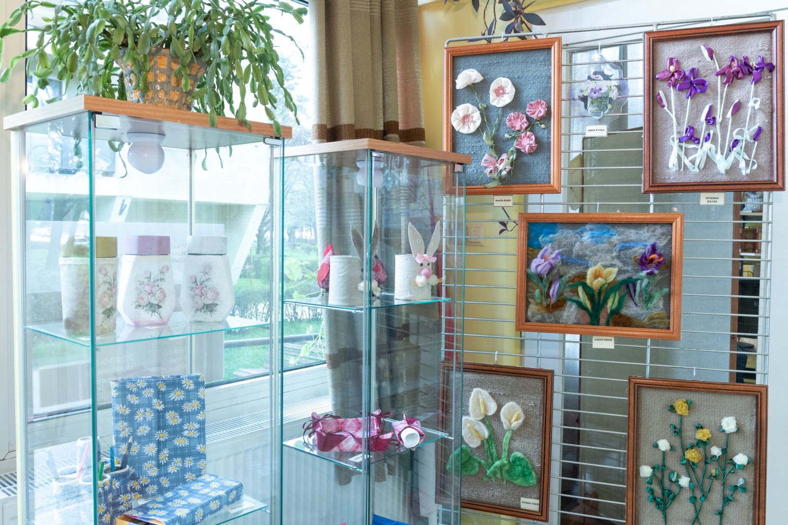 Megnyílt a Segíts nekem veled lenni című kiállítás