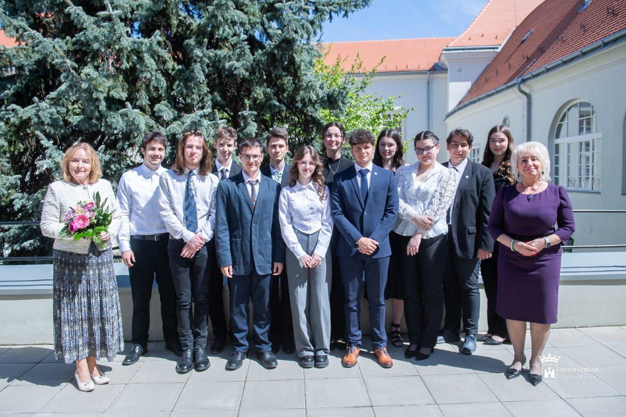 A XV. Fehérvári Versünnep döntője a Városházán