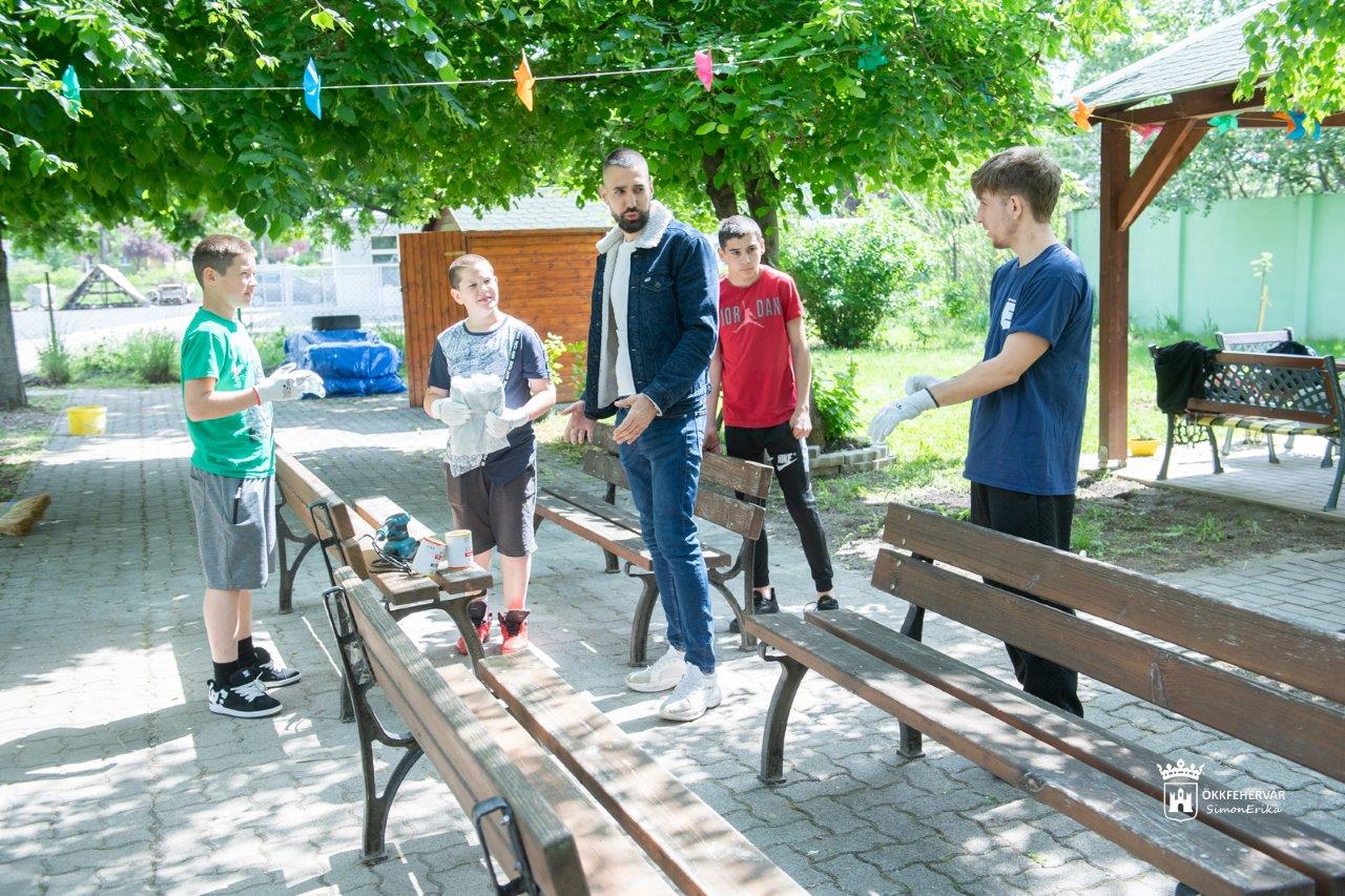 Önkéntesek segítettek a Feketehegy-Szárazréti Idősek Otthonban