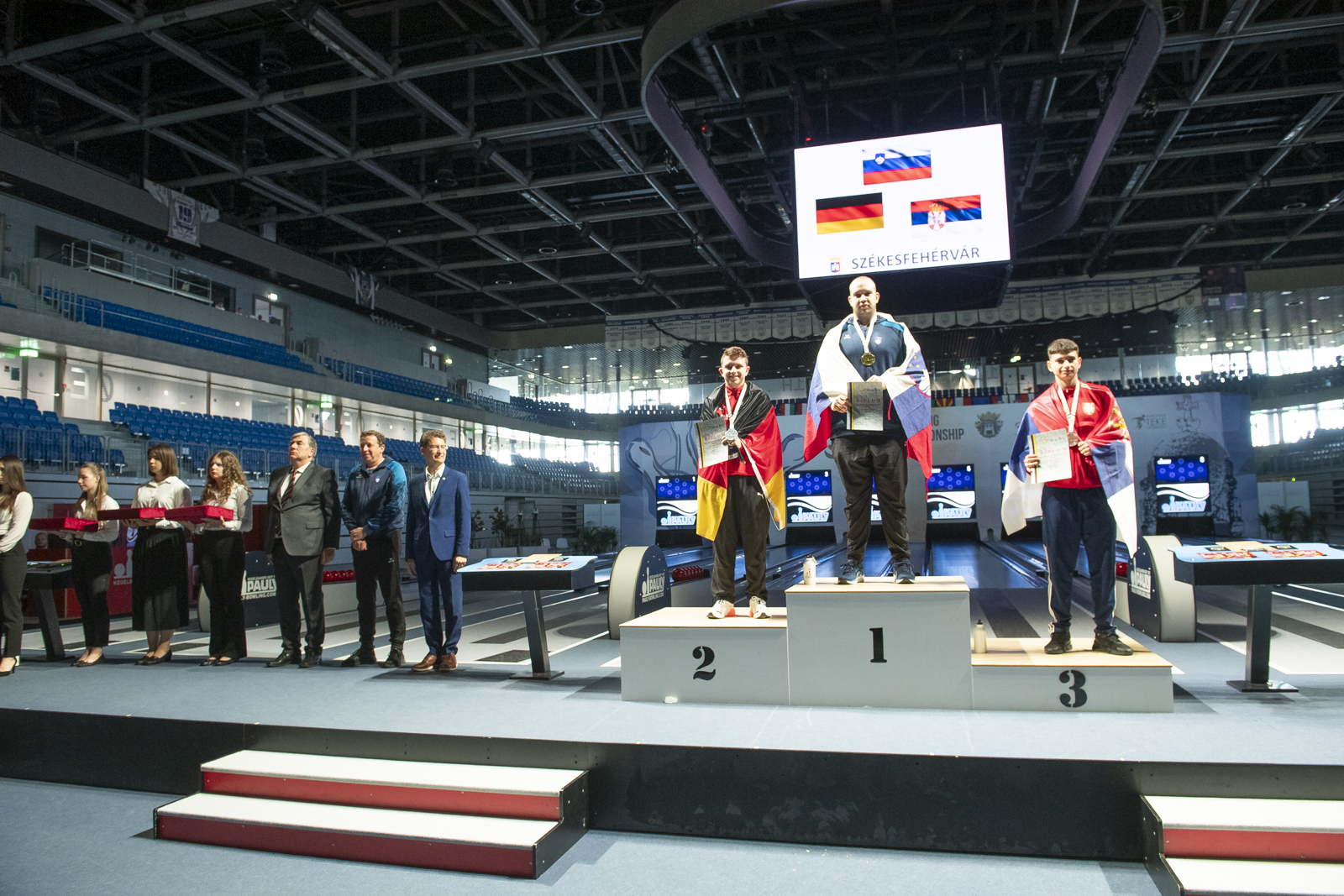 Képeken az U19-es és U15-ös teke vb ünnepélyes eredményhirdetése