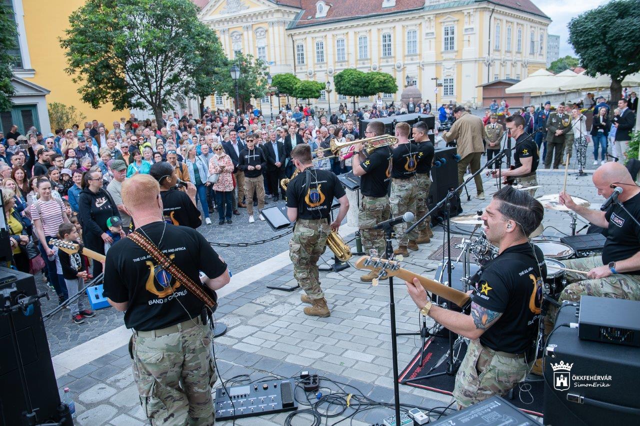 A  U.S. Army Europe and Africa Band & Chorus koncertje