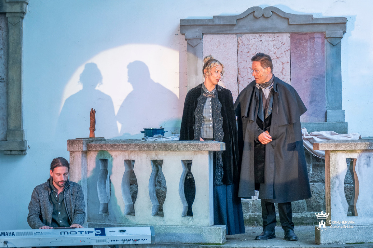 A hieroglifák titka - képeken a régész színház főpróbája