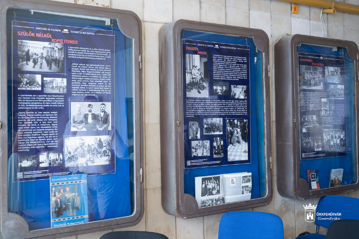 Görög menekültek Magyarországon - fotókiállítás nyílt a Fő utcán