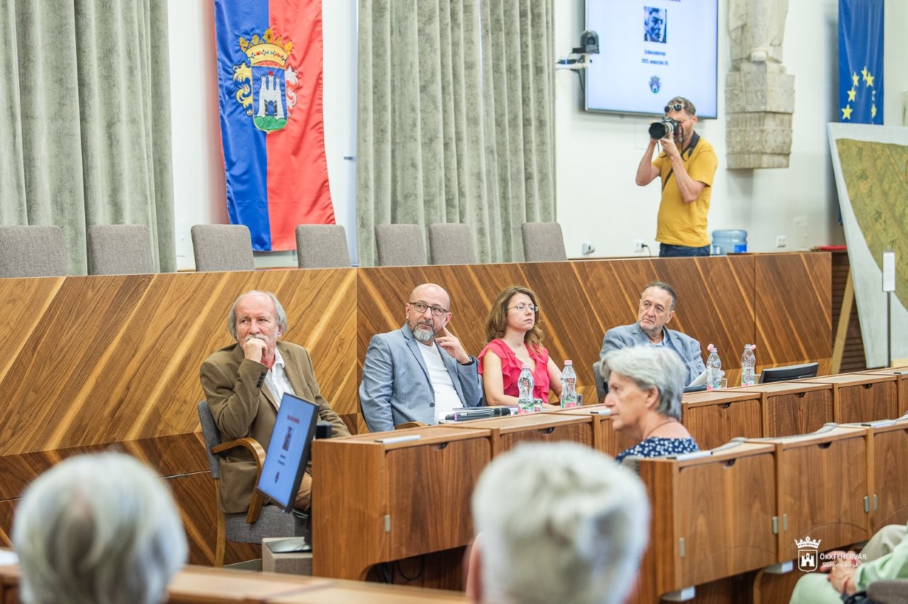 Emléküléssel tisztelegtek Nagy László munkássága előtt Fehérváron