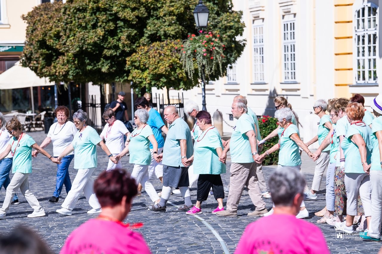Senior örömtánc az Alzheimer világnapon