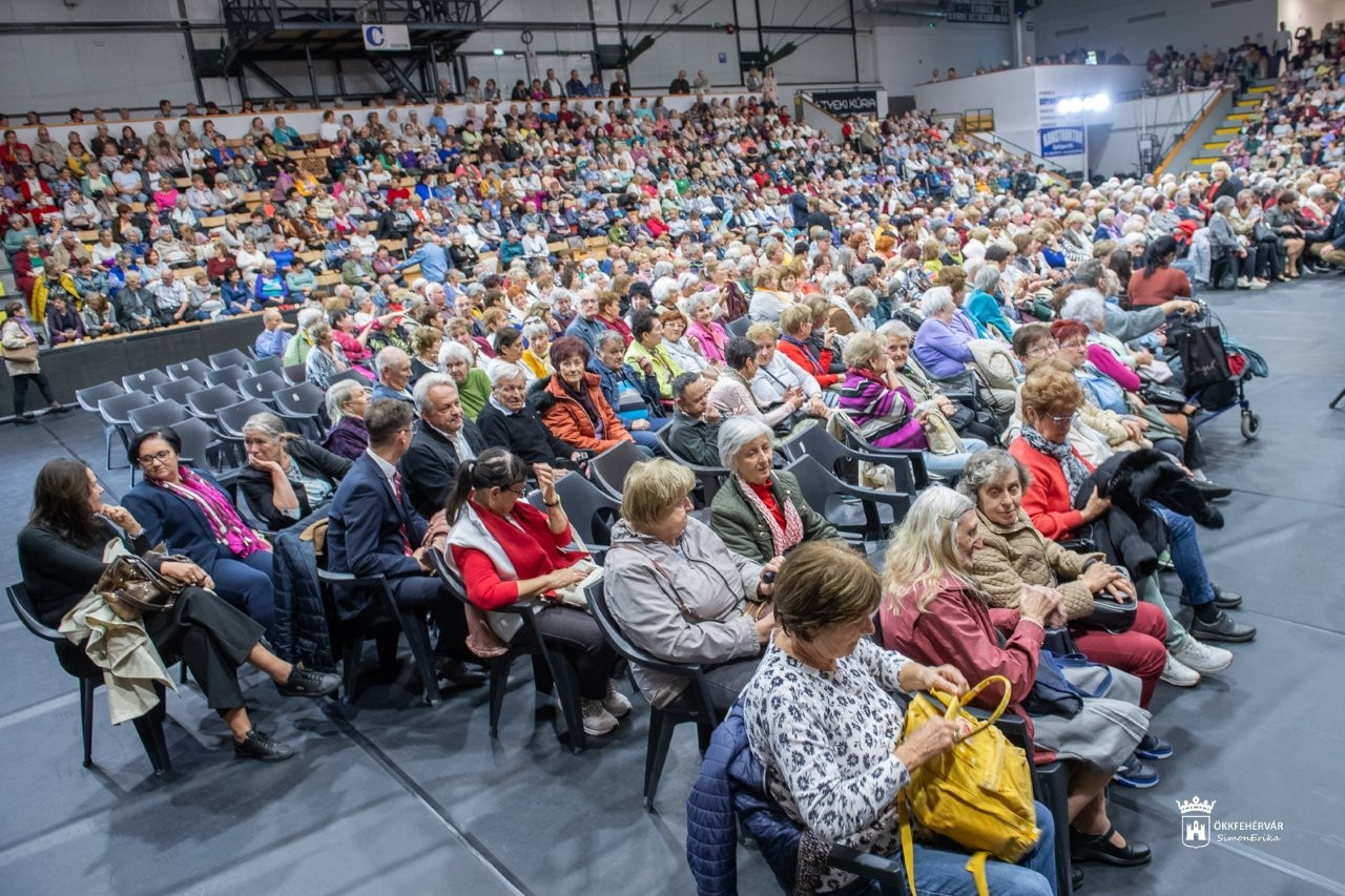 Idősek világnapi koncert az Alba Regia Sportcsarnokban 2025.