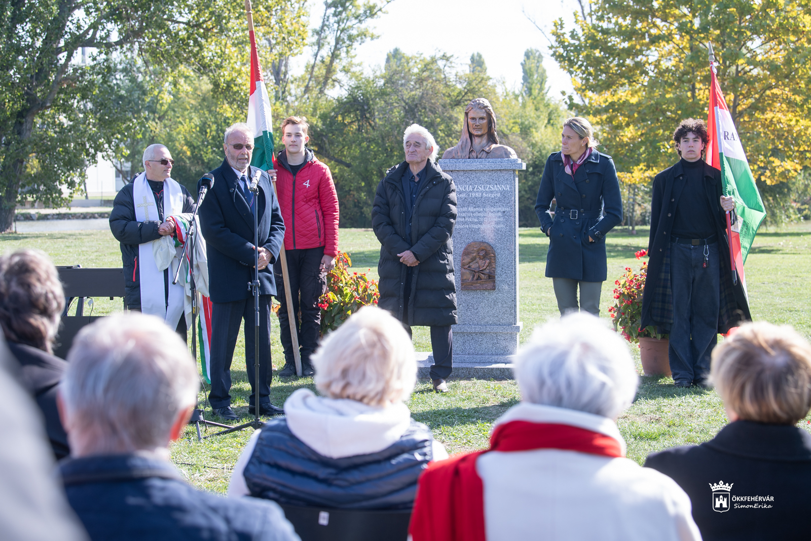 Felavatták az olimpiai bajnok Francia Zsuzsanna szobrát