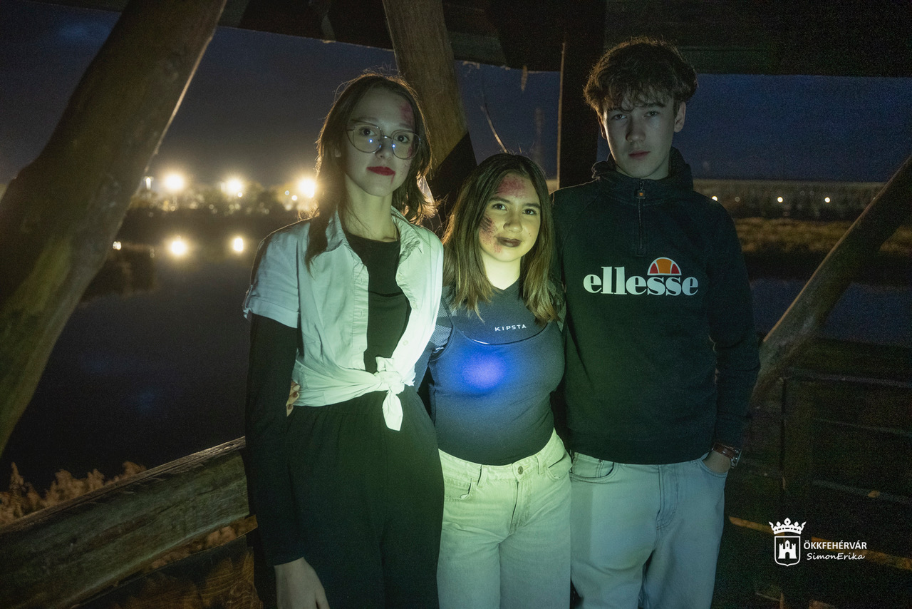 Képeken a Diáktanács éjszakai akadályversenye