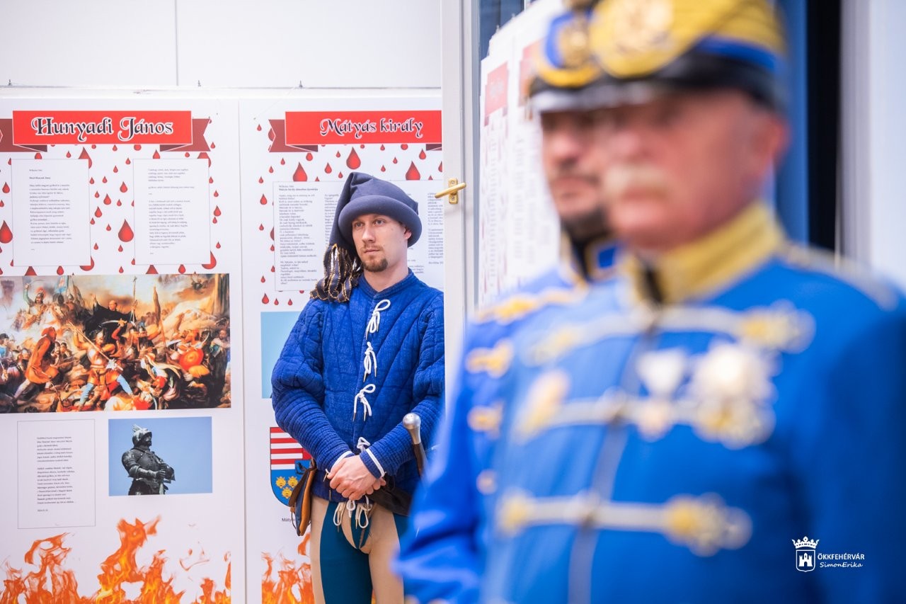 Történelem és költészet dr. Wilhelm Ottó gigaposzter-kiállításán