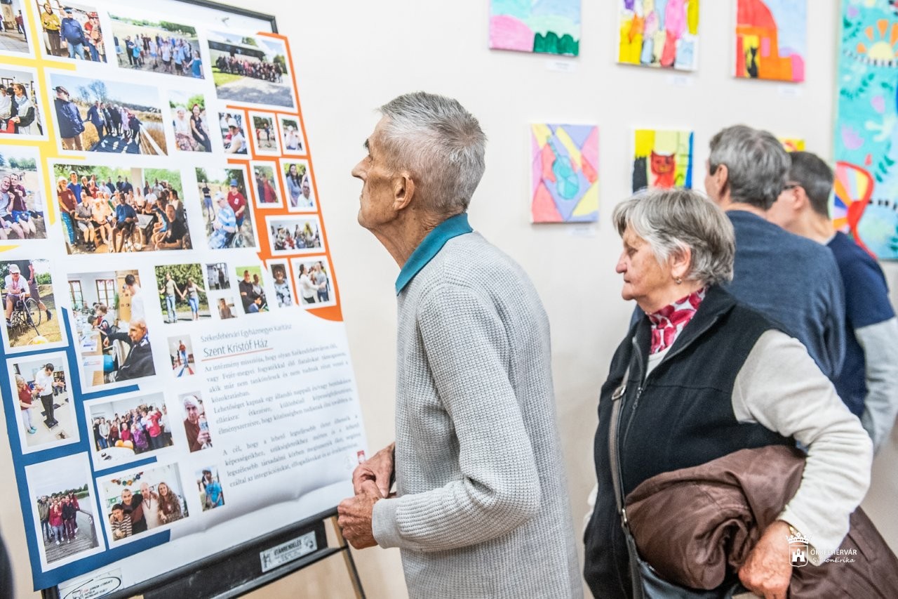 Gyógyító színek a Szent Kristóf Ház lakóitól