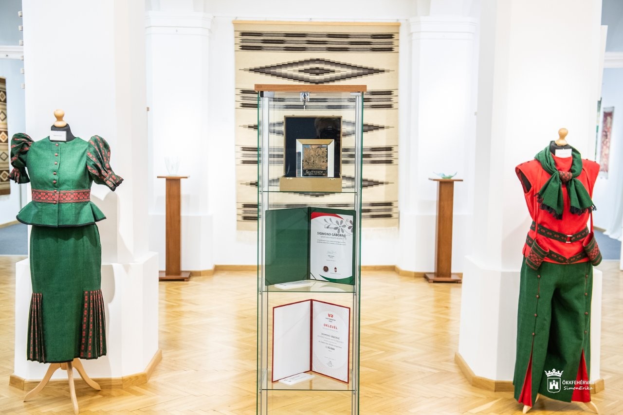 Alkotó kezek - élő értékek kiállítás a kézművesekkel