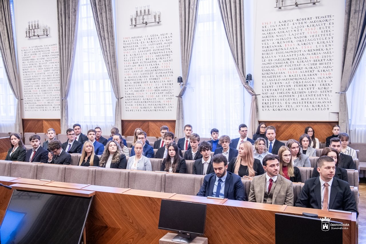 Az Alba Regia ösztöndíjak átadása a Városházán 2025.