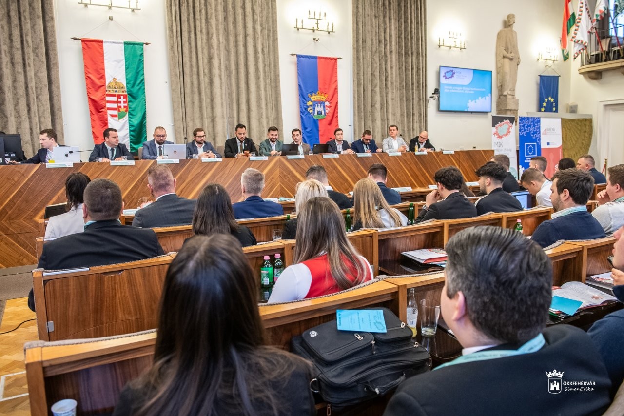 A Magyar Ifjúsági Konferencia közgyűlése Székesfehérváron