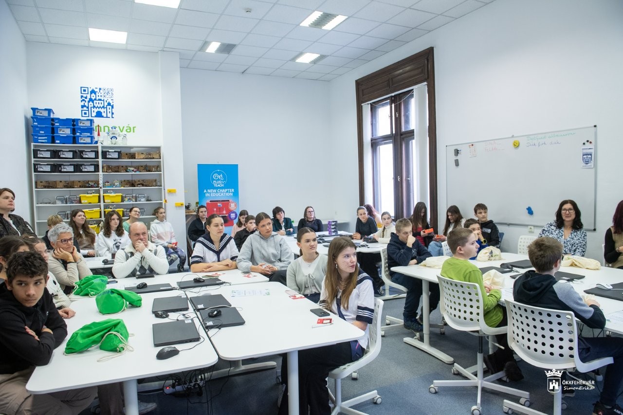 Képeken az Alba Innovár PeDig versenysorozatának díjátadója