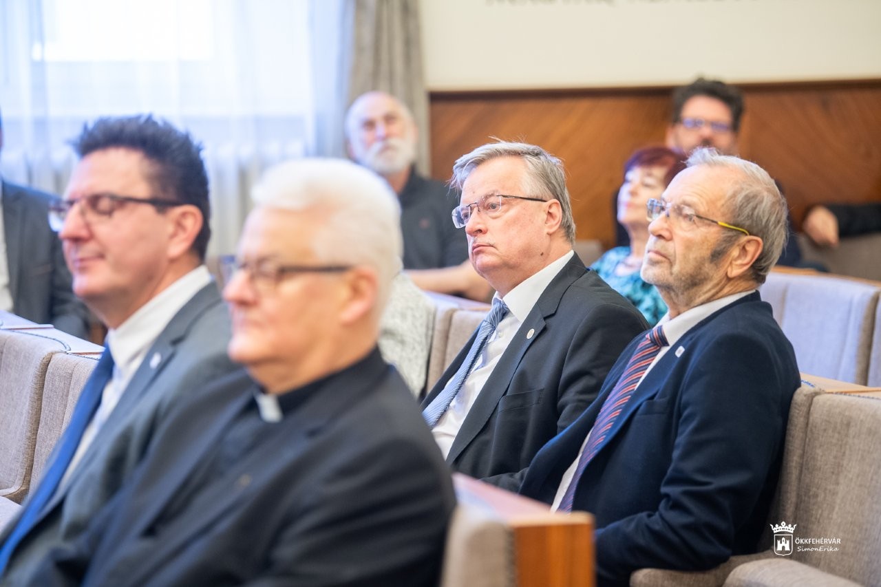 Konferencia Szent István koronázásának 1025. évfordulóján