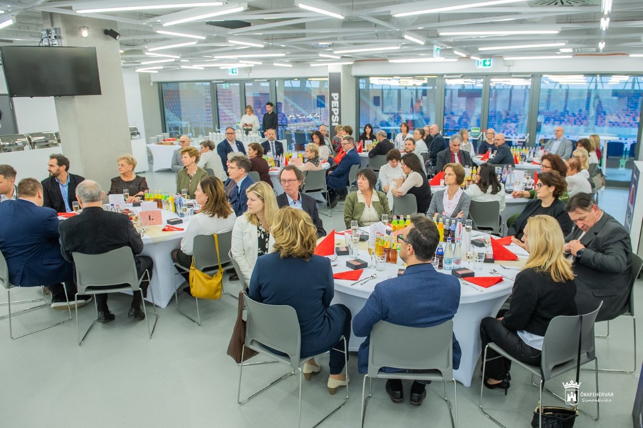 Évzáró intézményvezetői találkozó a Sóstói Stadionban