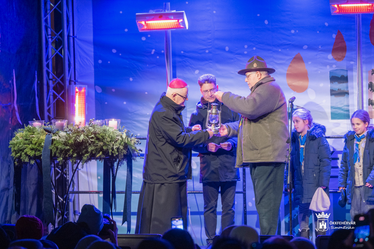 A Születés templomából érkezett a láng