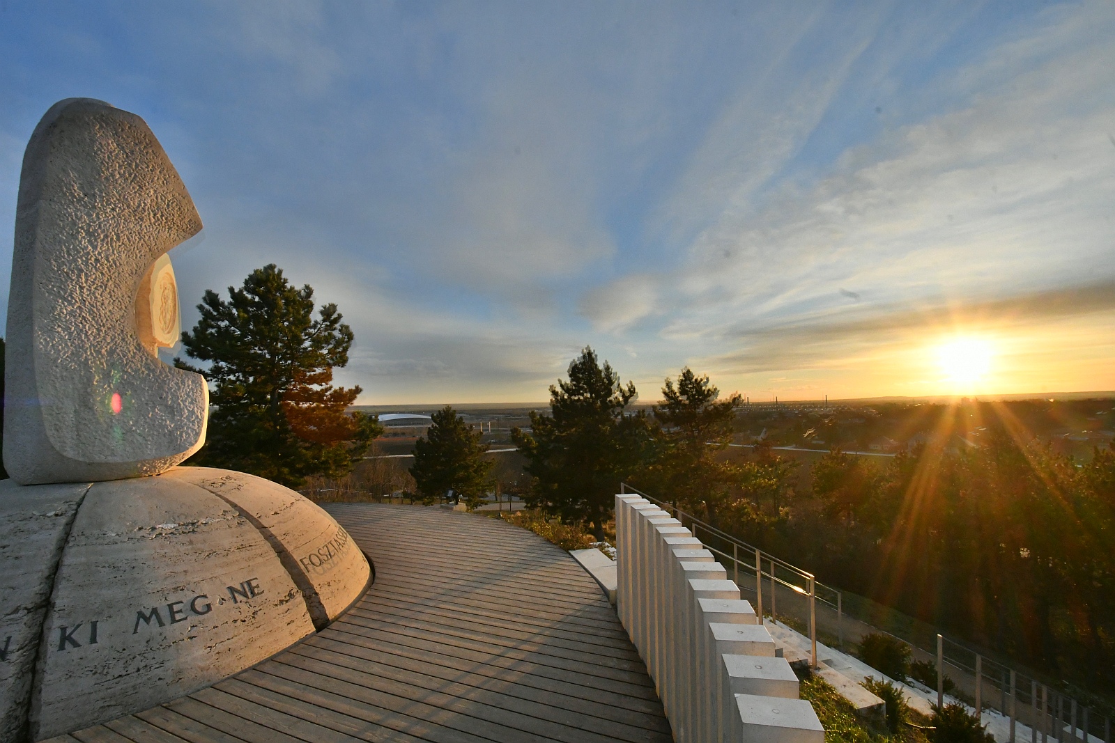 2025 utolsó naplementéje az Aranybullától