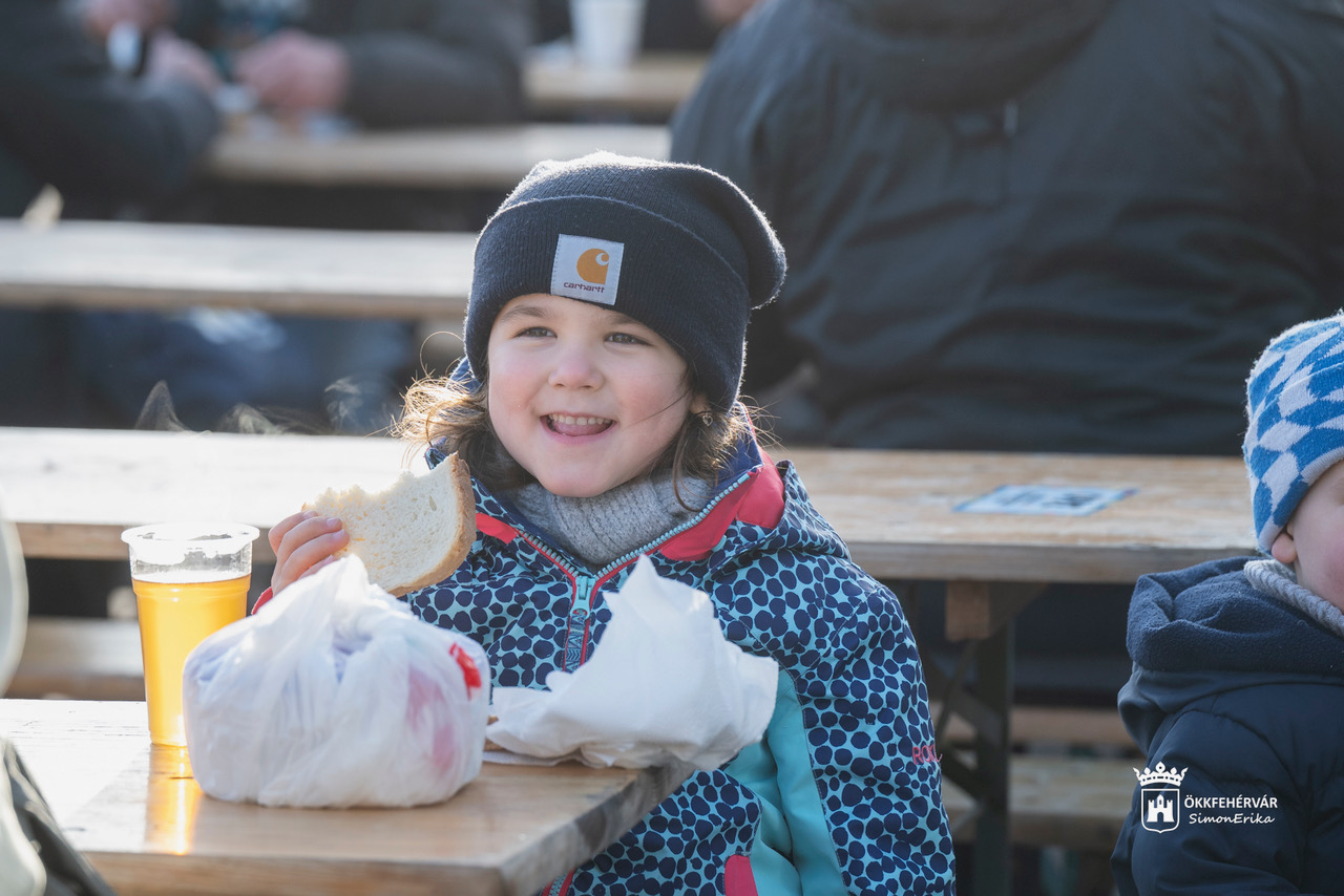 Szerencsehozó lencsével köszöntötték az újévet
