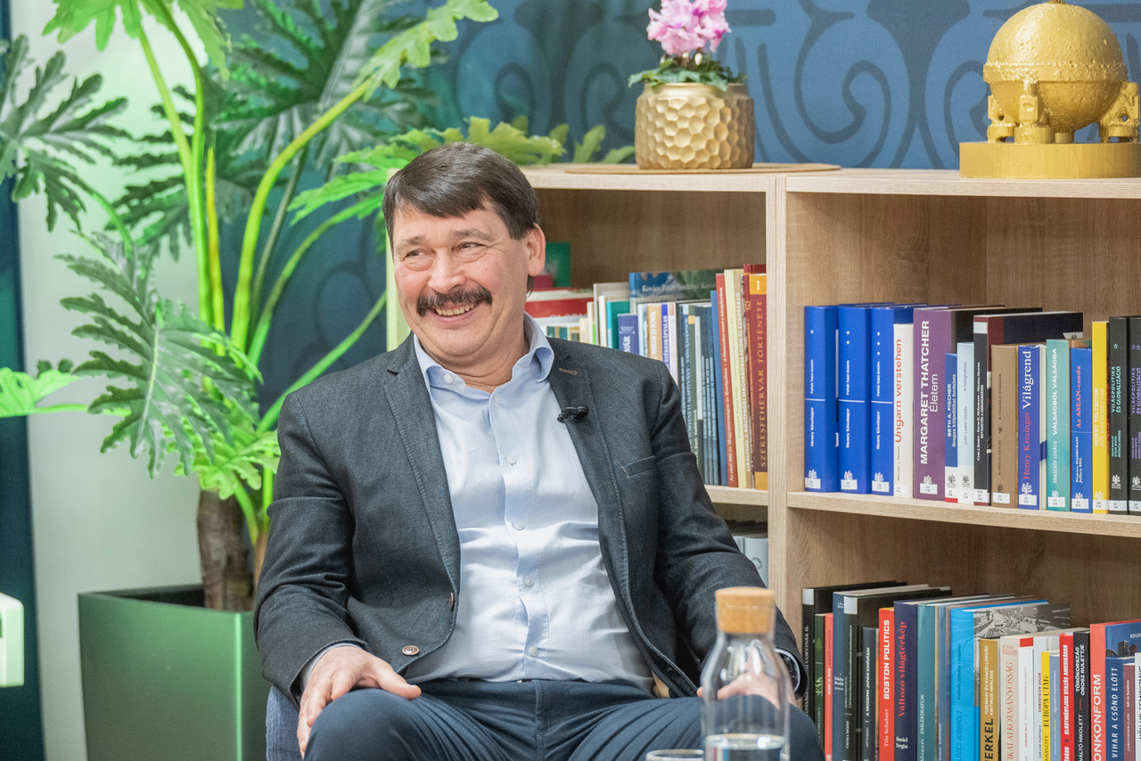 Székesfehérváron is bemutatták Áder János könyvét