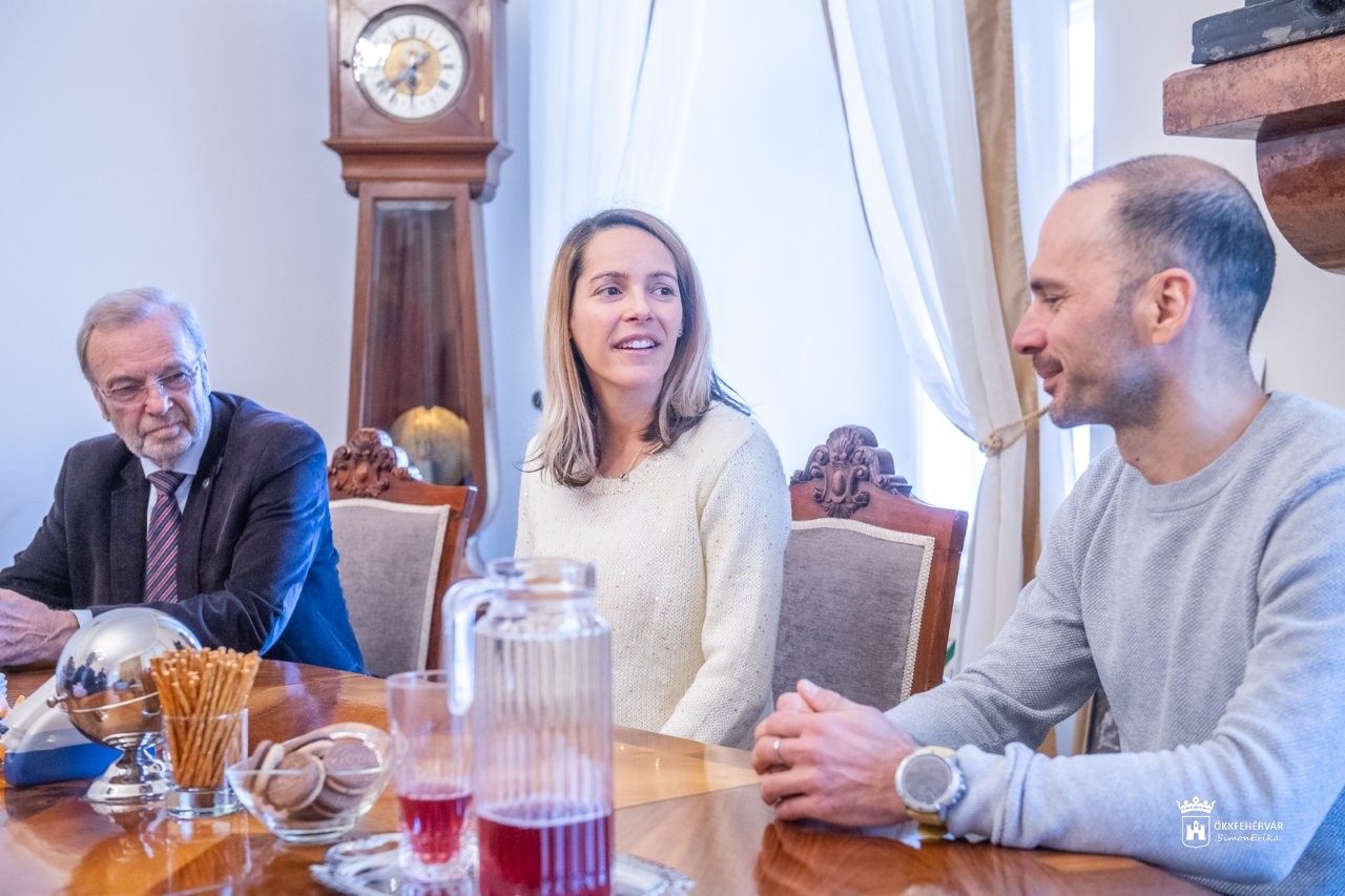 Mórocza Andrea ultrafutó látogatott a Városházára