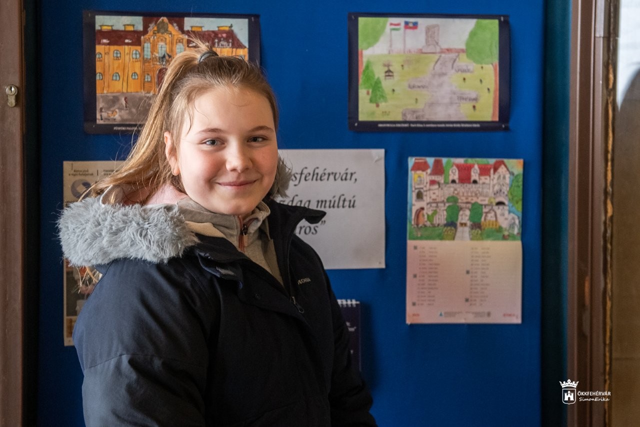 Ikonikus fehérvári épületek gyermekrajzokon