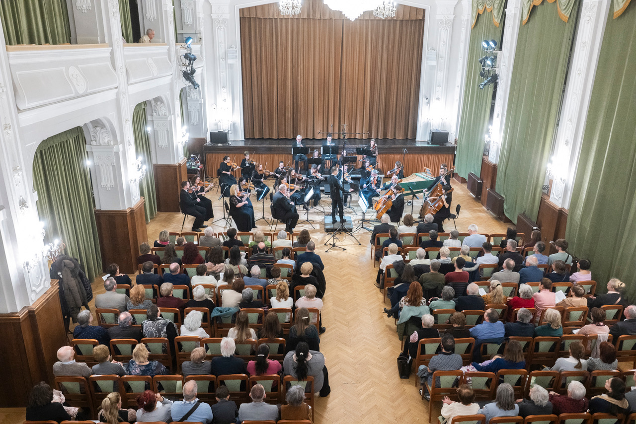Hamburg hangjai - képeken az Alba Regia Szimfonikusok koncertje