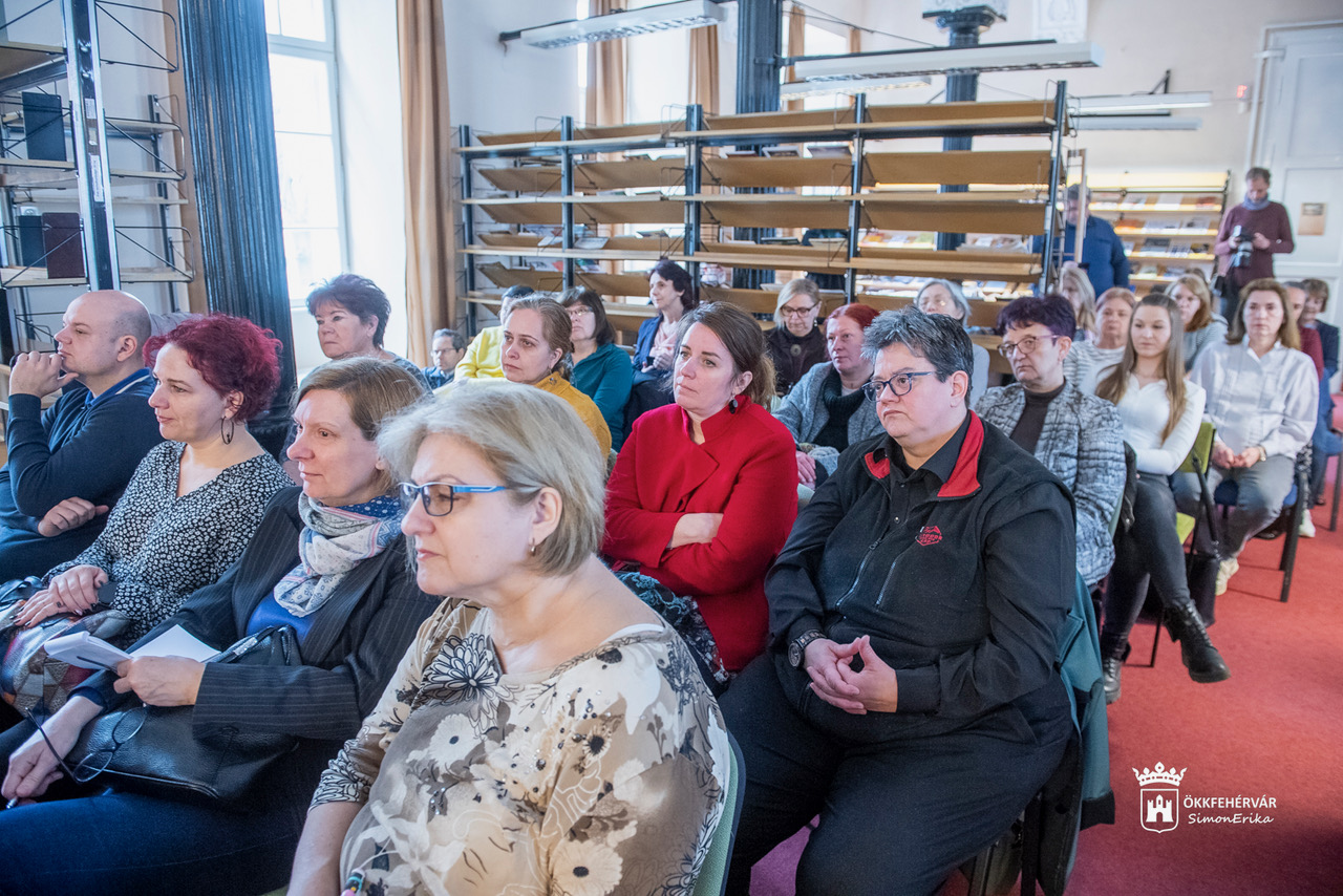 Szakmai napot tartottak a Vörösmarty Könyvtárban