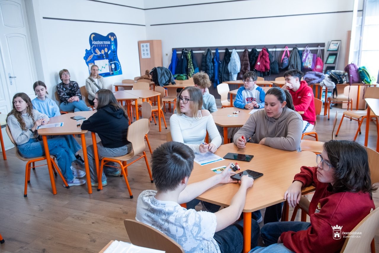 Pénziránytű bázisiskola program az I. Istvánban