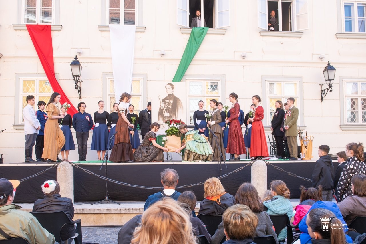 Emlékezés az 1848-49-es forradalom ünnepén a Városház téren