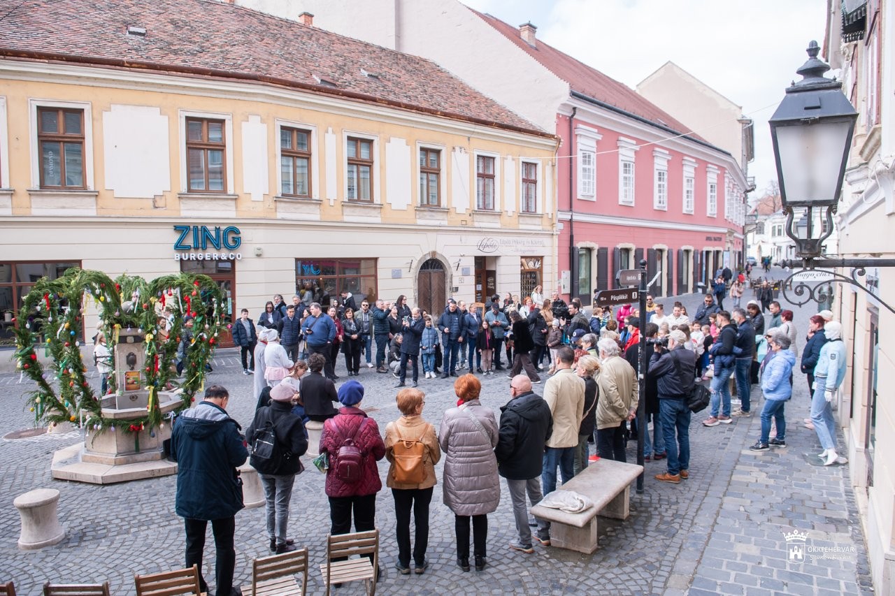 Idén is elkészült a tojáskút a Liszt Ferenc utcában