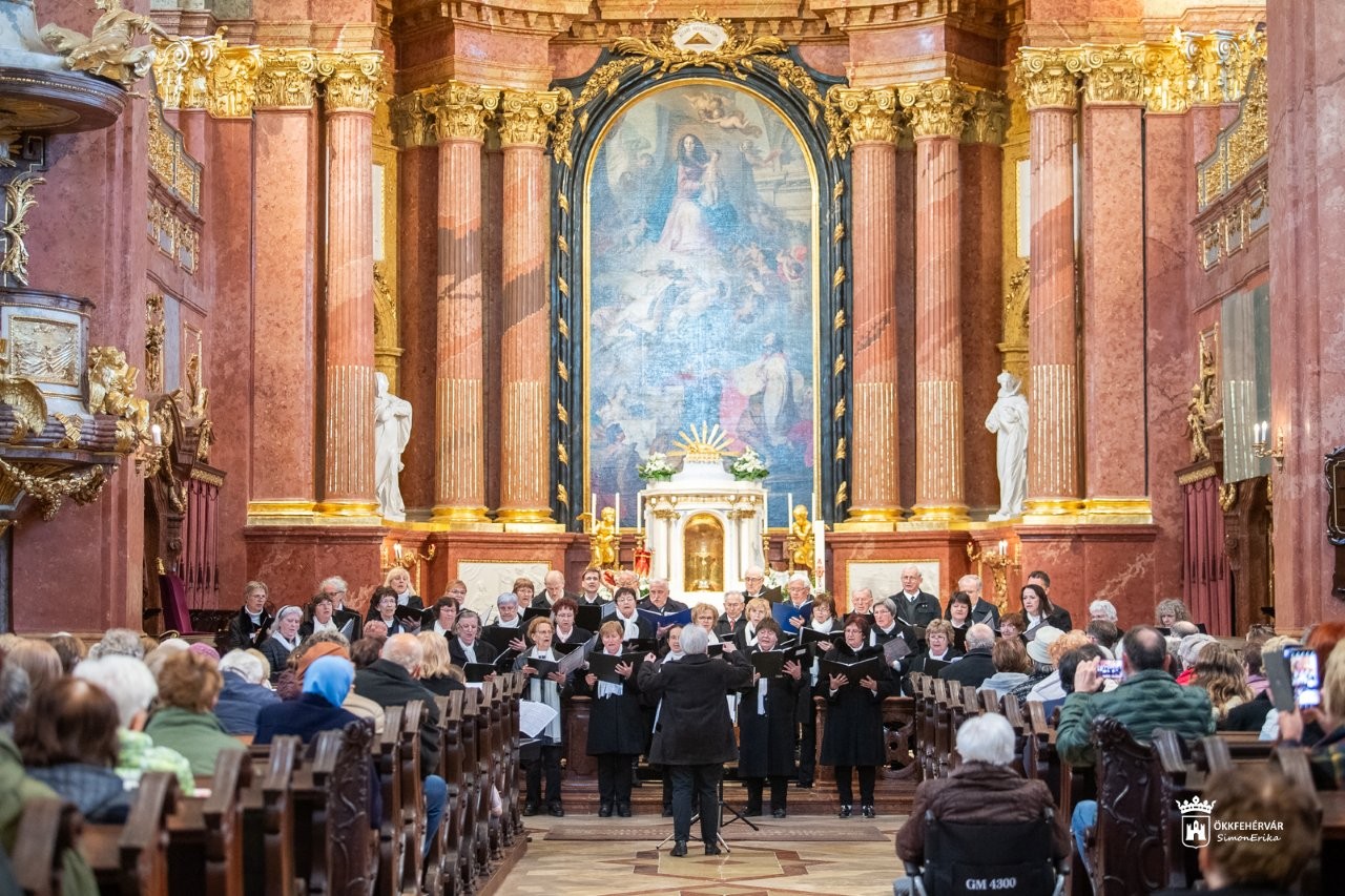 A Vörösmarty Társaság hangversenye a Bazilikában