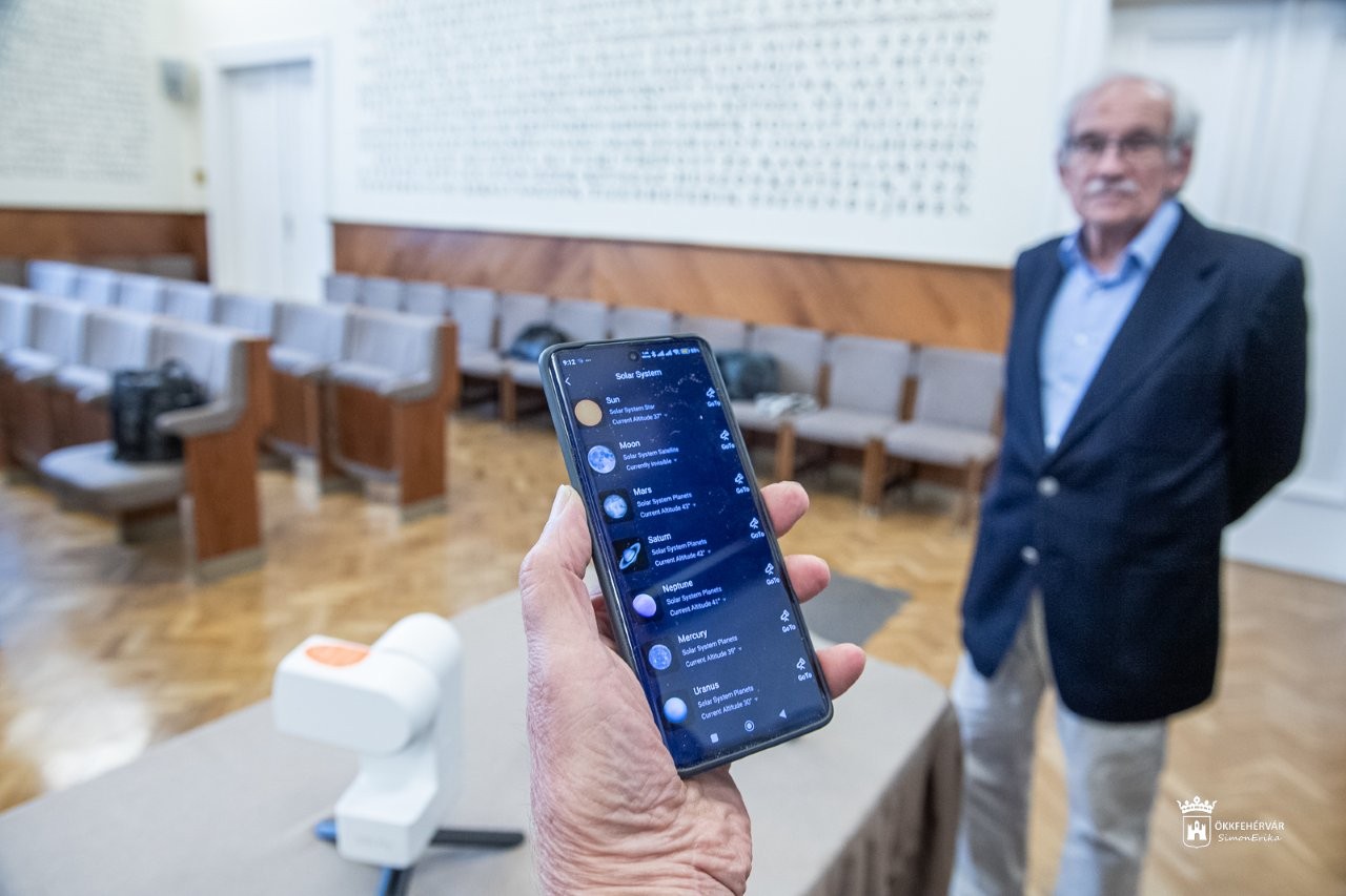 Okostávcsövet kapott a Terkán Lajos Csillagvizsgáló