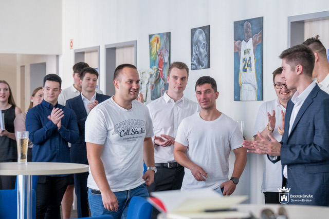 Végzett sportközgazdászokat köszöntöttek
