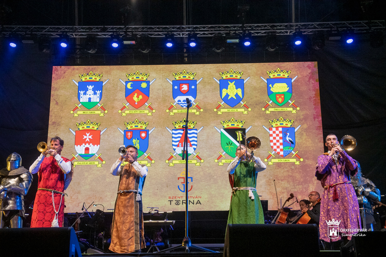 Együtt a Koronáért - nézze meg képeken a Királyi Napok zárógáláját!