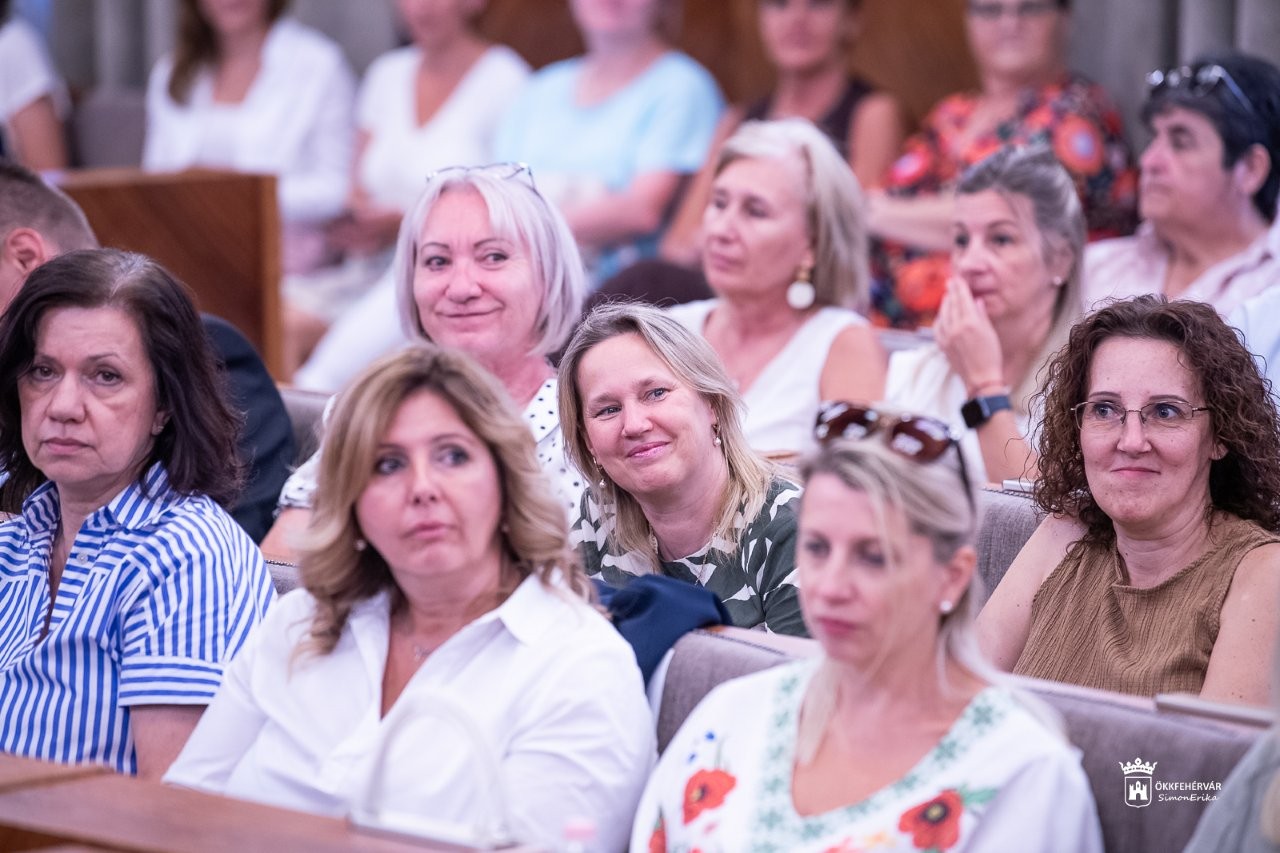 Tanévnyitó konferencia a Városháza Dísztermében