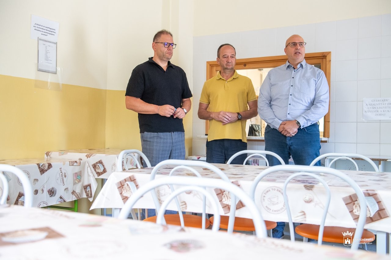Étkezési kártyát vezetnek be Székesfehérvár oktatási intézményeiben