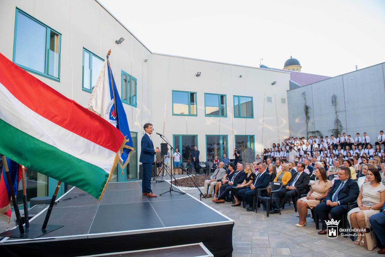 Városi Tanévnyitó a Vasvári Pál Gimnázium új épületében